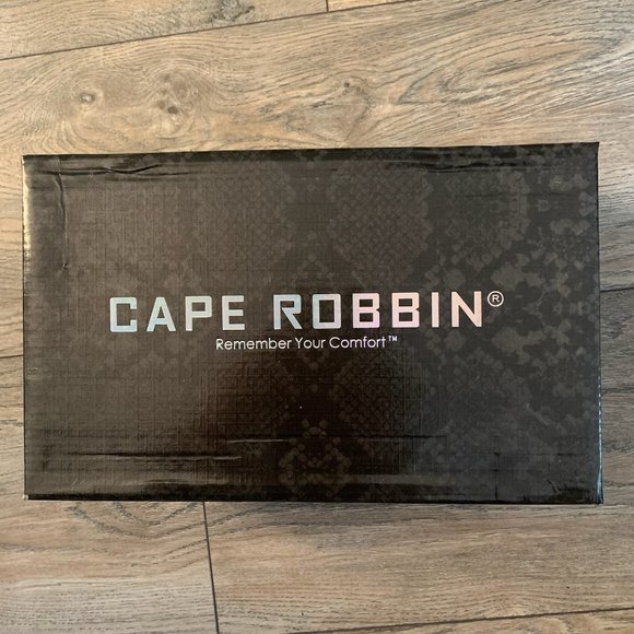 NWT CAPE ROBBIN AIGO GOLD STUDDED LACE UP HEELS YELLOW 5.5 - Picture 6 of 16